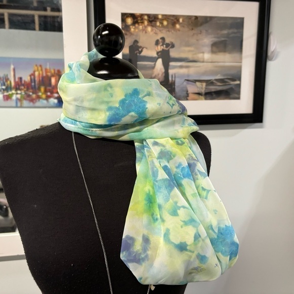 Calvin Klein Accessories - ❤️Stunning Calvin Klein Watercolor Scarf